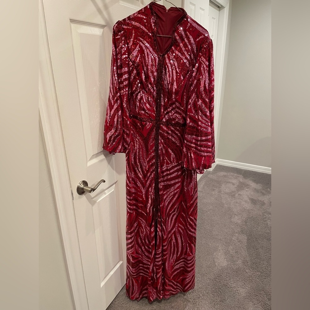 New Women’s Elegant Red Sequin Gown, Size 3XL